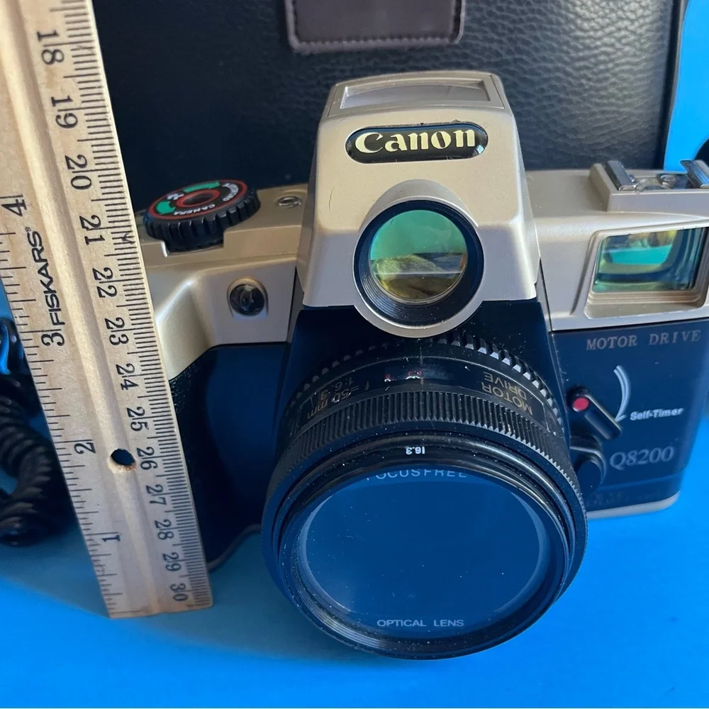 Vintage Canon Q8200 35 mm with accessories and bag.